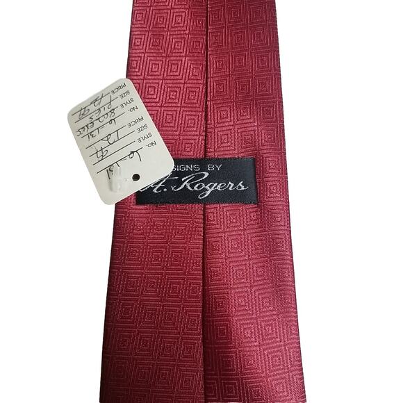 Vintage Designs By A. Rogers Men's Red Playful Pigs Neck Tie - Picture 4 of 4